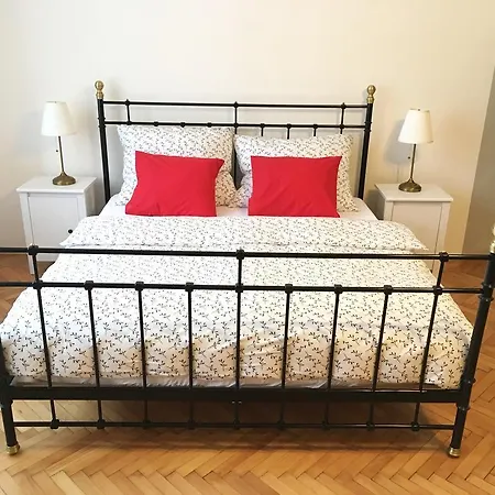 Crown Apartment *