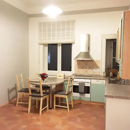 Crown Apartment *