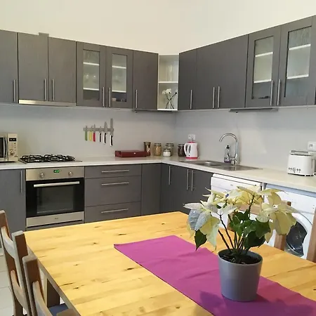Crown Apartment