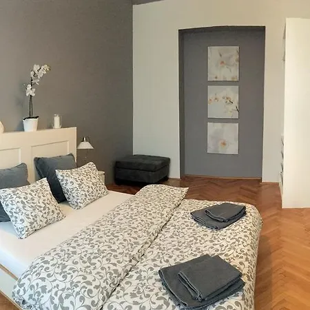 Crown Apartment Prague