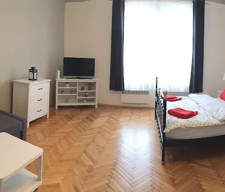 Crown Apartment